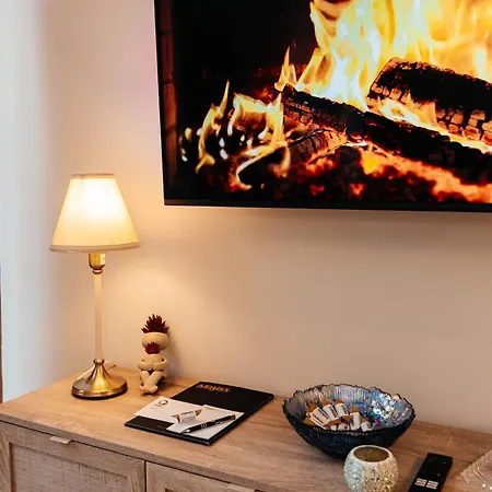 Maya's Flats & 27 - Beautiful On Piwna Street In The Old Town Apartment *