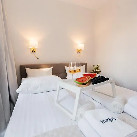 Maya's Flats & 27 - Beautiful On Piwna Street In The Old Town Apartment *