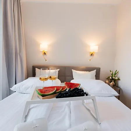 Maya's Flats & 27 - Beautiful On