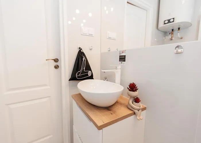 Maya's Flats & 27 - Beautiful On 公寓