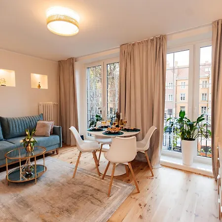 Maya's Flats & 27 - Beautiful On *